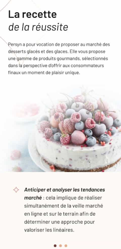 Image d'un gâteau glacé avec des fruits rouges